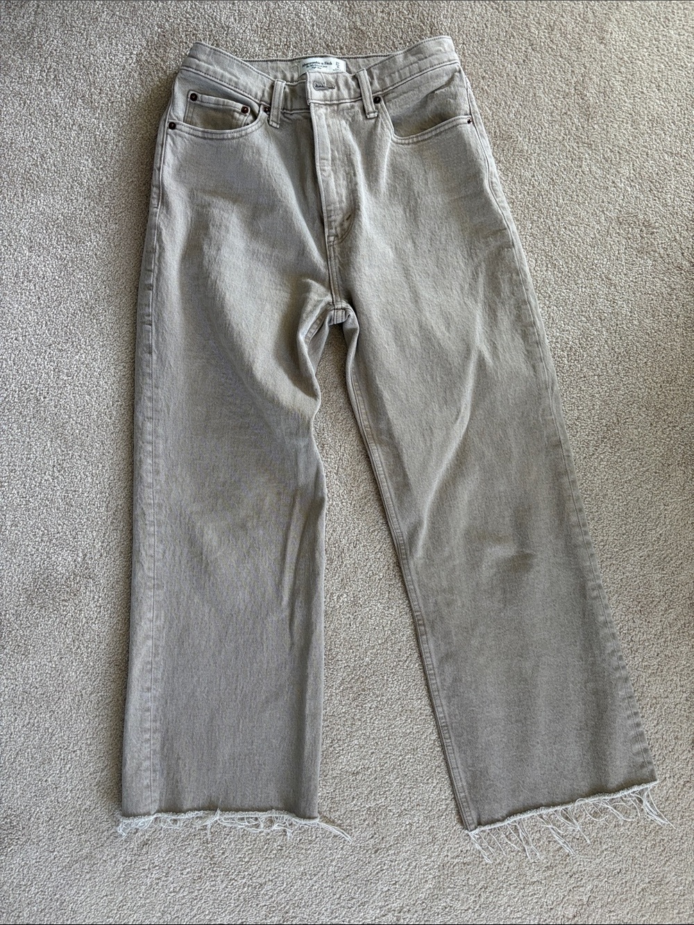 Abercrombie & Fitch High Rise Relaxed Jeans in Light Taupe